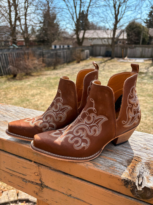 Western cowgirl ankle booties in brown leather with stitched detail