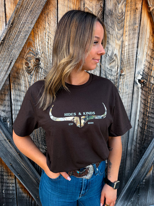 Country outfit with brown graphic tee and camo longhorn logo, western lifestyle apparel