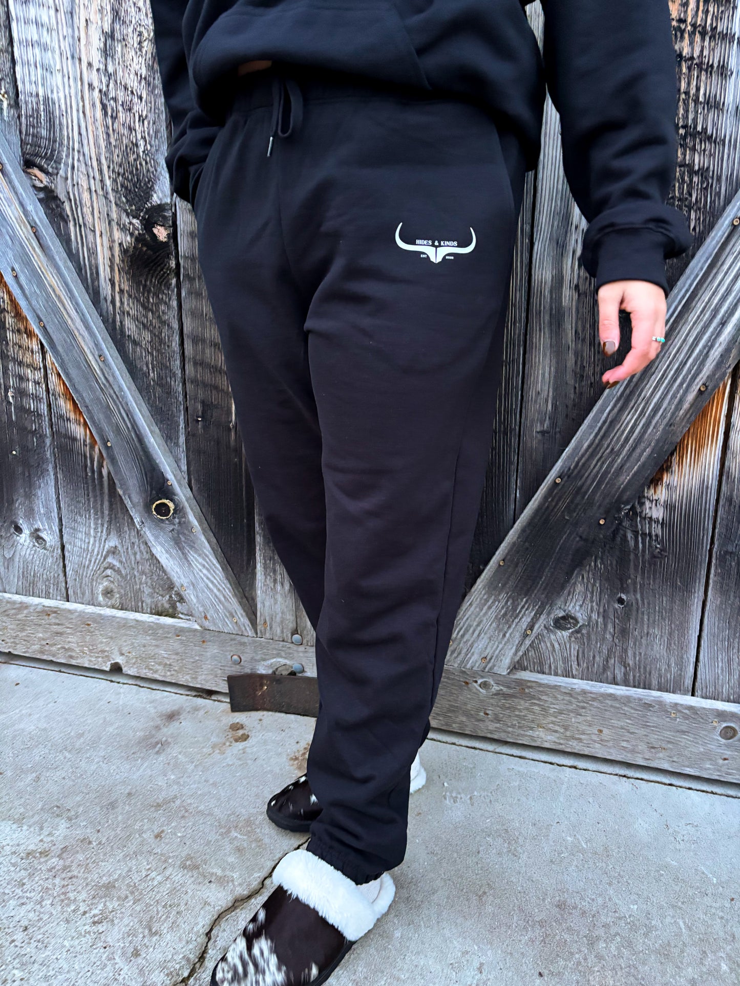 Close up of the black joggers from the Original Logo Matching Set featuring the HK longhorn logo.